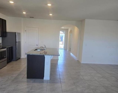 534 Noble Avenue - Photo Thumbnail 7