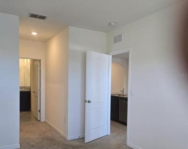 534 Noble Avenue - Photo Thumbnail 15