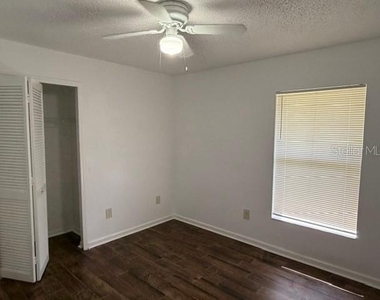 4633 Hazelgrove Drive - Photo Thumbnail 7