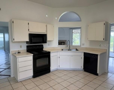 4633 Hazelgrove Drive - Photo Thumbnail 4