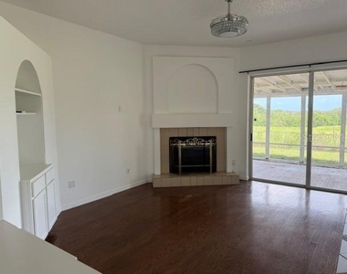 4633 Hazelgrove Drive - Photo Thumbnail 2