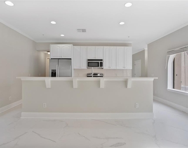 310 E Vanderbilt Street - Photo Thumbnail 11