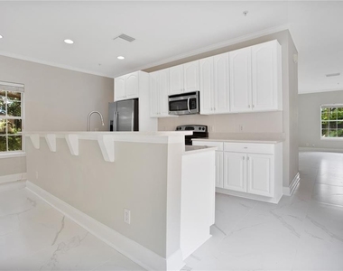 310 E Vanderbilt Street - Photo Thumbnail 12