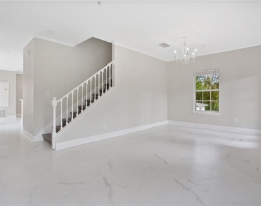 310 E Vanderbilt Street - Photo Thumbnail 18
