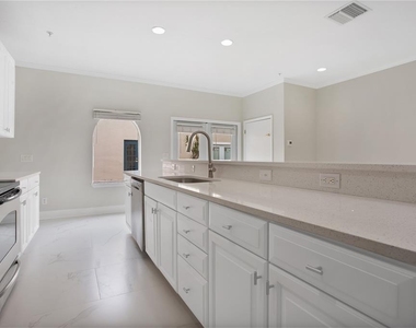 310 E Vanderbilt Street - Photo Thumbnail 9