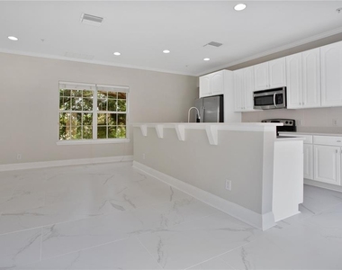 310 E Vanderbilt Street - Photo Thumbnail 7