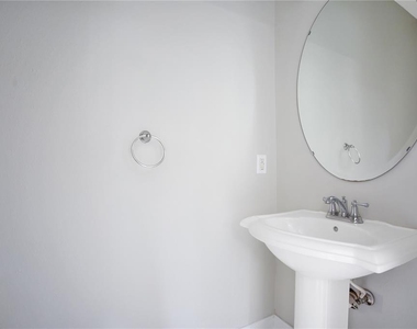 310 E Vanderbilt Street - Photo Thumbnail 30