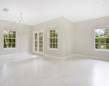 310 E Vanderbilt Street - Photo Thumbnail 21