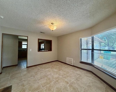 854 Humphrey Boulevard - Photo Thumbnail 9