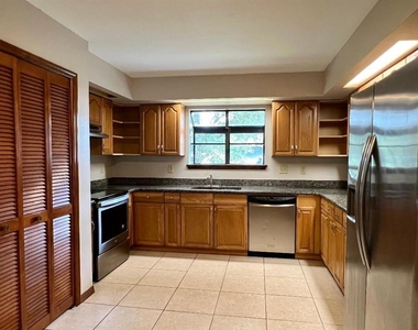 854 Humphrey Boulevard - Photo Thumbnail 4