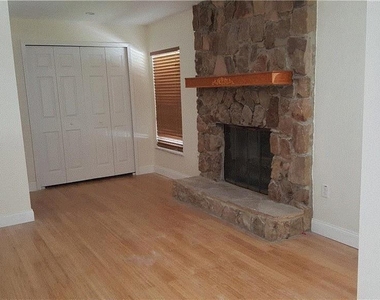 637 Peachwood Drive - Photo Thumbnail 5