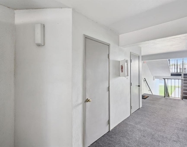 8215 Sun Spring Circle - Photo Thumbnail 17