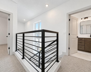 724 Ellwood Avenue - Photo Thumbnail 11