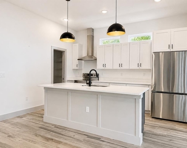724 Ellwood Avenue - Photo Thumbnail 8