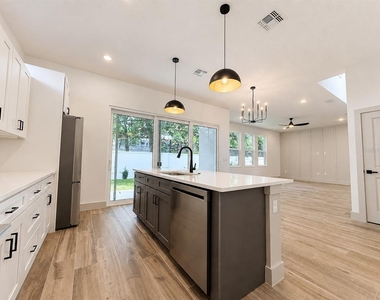 724 Ellwood Avenue - Photo Thumbnail 7