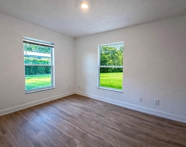 10711 Lake Hill Drive - Photo Thumbnail 16