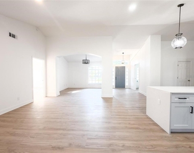 10711 Lake Hill Drive - Photo Thumbnail 5