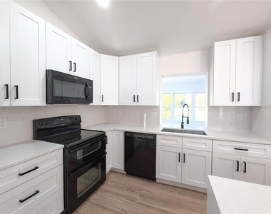 10711 Lake Hill Drive - Photo Thumbnail 9