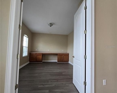 13613 Larsen Lane - Photo Thumbnail 4