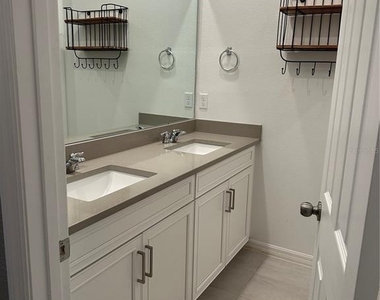 1862 Island Village Way - Photo Thumbnail 14