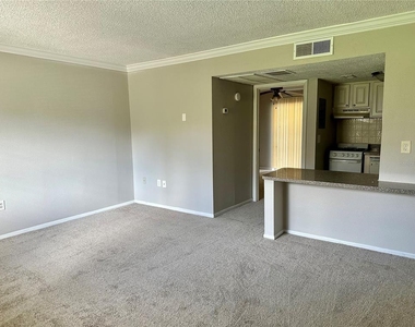 121 Oyster Bay Circle - Photo Thumbnail 4