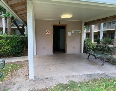 121 Oyster Bay Circle - Photo Thumbnail 12