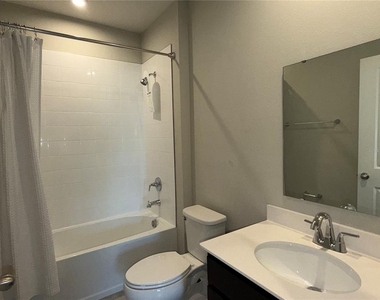 1109 Lexington Lane - Photo Thumbnail 6