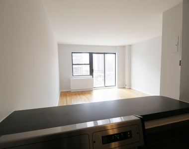 225 East 85th Street - Photo Thumbnail 2