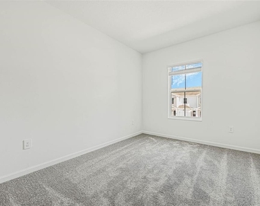 3286 Laurent Loop - Photo Thumbnail 3
