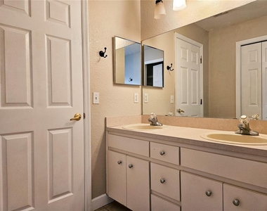 5260 English Drive - Photo Thumbnail 14