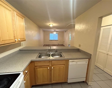77 Se 16th Avenue - Photo Thumbnail 3