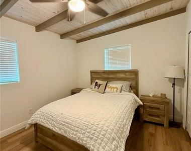 1209 S Central Avenue - Photo Thumbnail 6