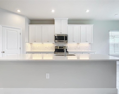16876 Castoro Drive - Photo Thumbnail 12