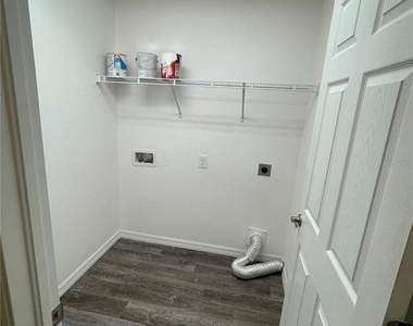 5029 W Hummingbird Drive - Photo Thumbnail 11