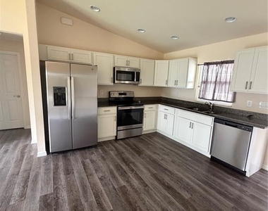 5029 W Hummingbird Drive - Photo Thumbnail 16