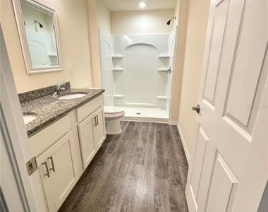 5029 W Hummingbird Drive - Photo Thumbnail 6
