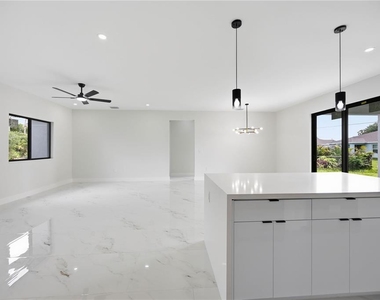 328 Milford Street - Photo Thumbnail 6