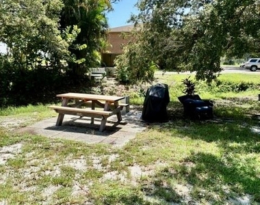 211 Airport Avenue W - Photo Thumbnail 20