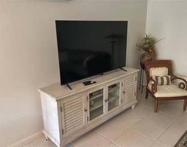 7562 Quinto Drive - Photo Thumbnail 16