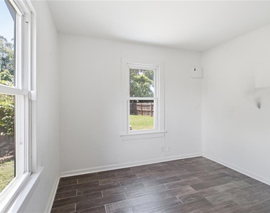 5552 Crissman Drive N - Photo Thumbnail 19