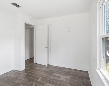 5552 Crissman Drive N - Photo Thumbnail 18