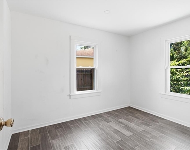 5552 Crissman Drive N - Photo Thumbnail 17