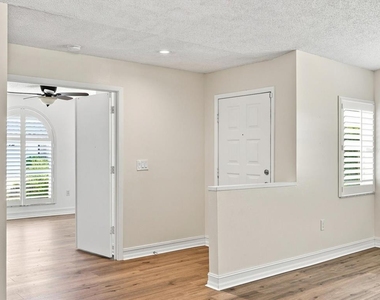 5381 Kelly Drive - Photo Thumbnail 4