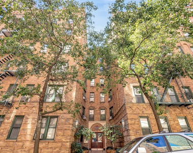 226 East 70th Street - Photo Thumbnail 3