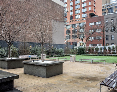 226 East 70th Street - Photo Thumbnail 5
