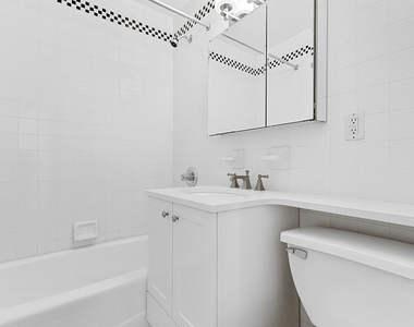 226 East 70th Street - Photo Thumbnail 2