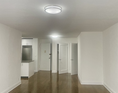 405 East 56th Street, 6J - Photo Thumbnail 3