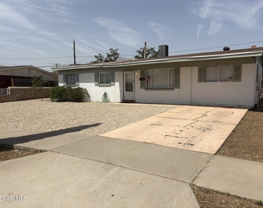 10309 Shoshone Street - Photo Thumbnail 1