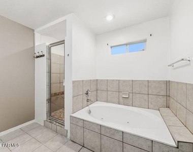 2108 Setting Sun Drive - Photo Thumbnail 22