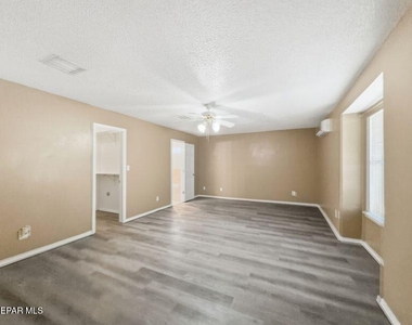 2108 Setting Sun Drive - Photo Thumbnail 18